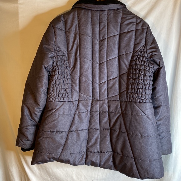 Woman’s winter coat size 1X. - Picture 5 of 8